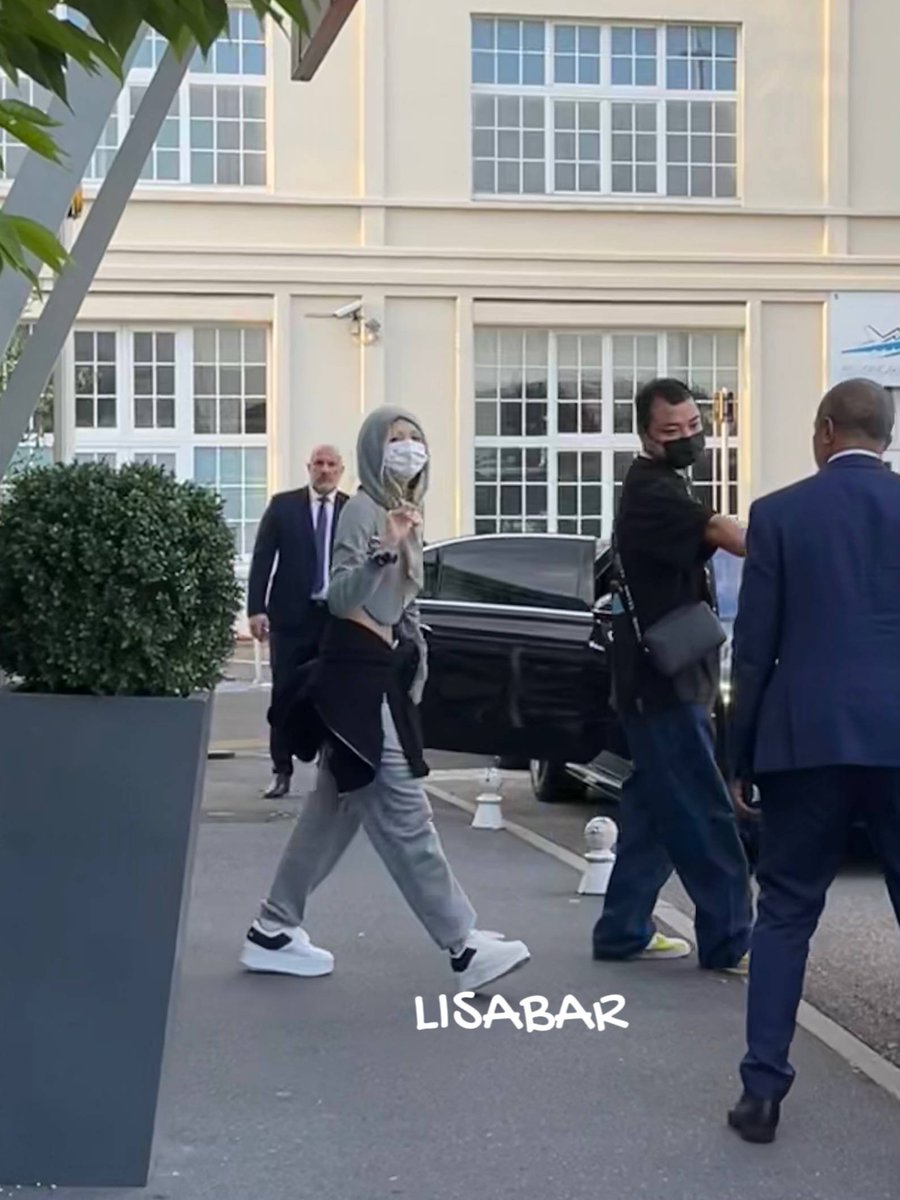 LDN327's tweet photo. ภาพใหม่ลิซ่าเดินทางมาถึงปารีส 

🔗https://t.co/izBCg2BTUp…

WELCOME TO PARIS LISA 🇫🇷 ✈️
#LisaAimeParis #Lalisa #Money #Lisa #BLACKPINK https://t.co/C114FkPnea