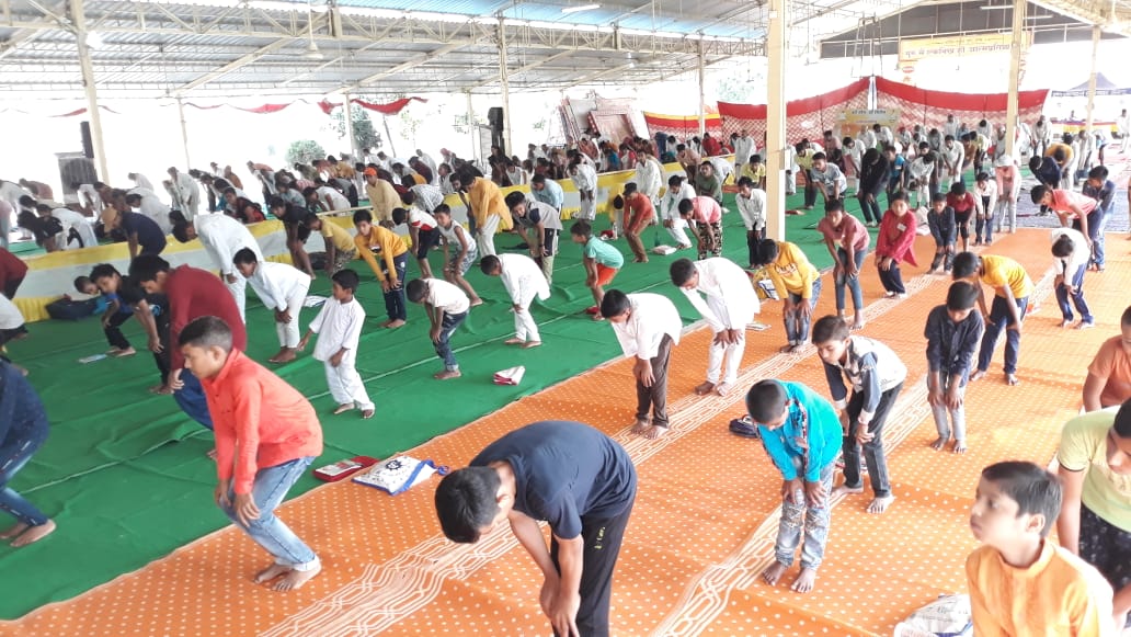 Ashramlko's tweet photo. For #BrightFutureForStudents every year
Sant Shri Asharamji Ashram  organises Summer Camps for Students in which they r given #TipsByBapuji

#SaturdayMotivation
It's a kind of a 'Nayi Pahal' to take them
Towards Our Culture by teaching them KARMAYOGA, Bhaktiyoga and Jnanyoga. https://t.co/Ieuc2R1eCN