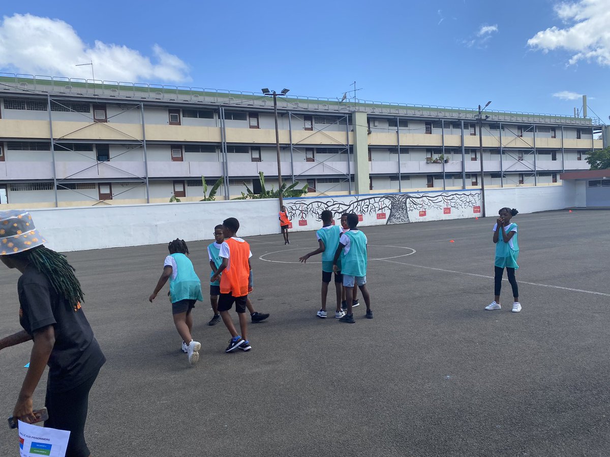 23 juin Journée Olympique #JeBougePourLaPaix a l'école Aristide Maugée de Trénelle et proposée dans le cadre du projet cité éducative 2022. Projet KARIBKIDS : ÉGALITÉ FILLES GARÇONS, association KARIBSPORT , <a href="/CircoFdF1/">Circo FORTdeFRANCE 1</a> ,<a href="/acmartinique/">Académie de Martinique</a>