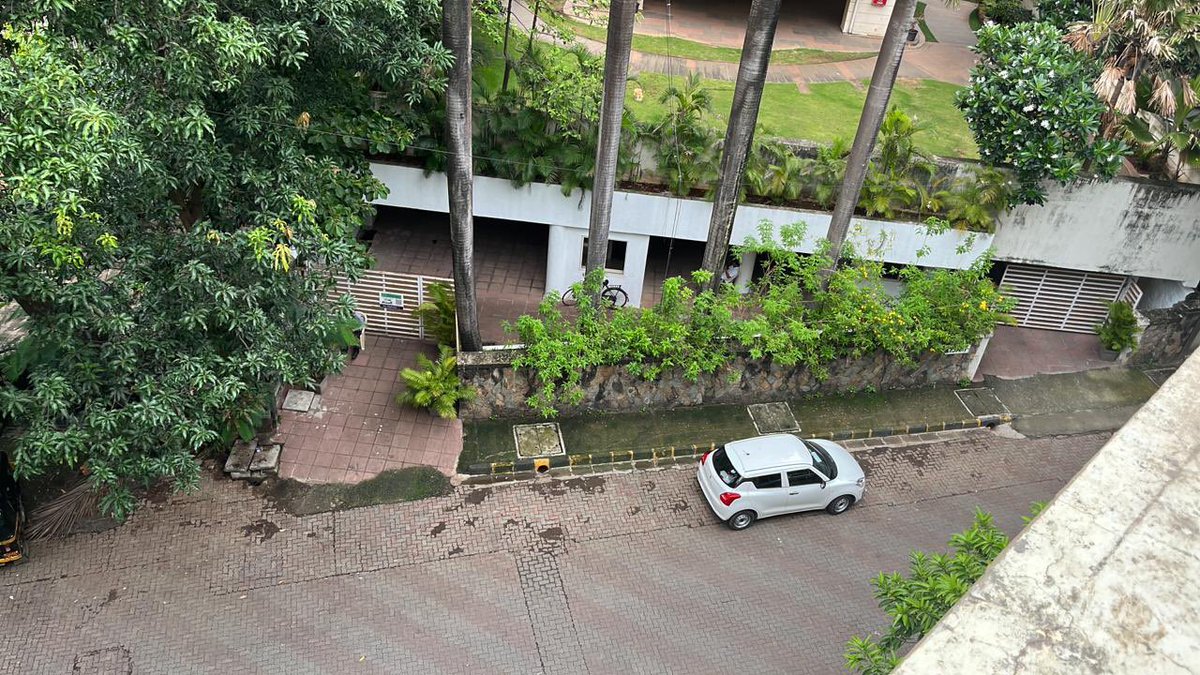 perrycrossalm's tweet photo. @Asif_Zakaria @mybmcRoads @MCGM_BMC @mybmcWardHW Thanx to the efforts of our councillor, @Asif_Zakaria the errant pots have been moved. Thank you sir 🙏🏻 https://t.co/XYEb8C9zL4