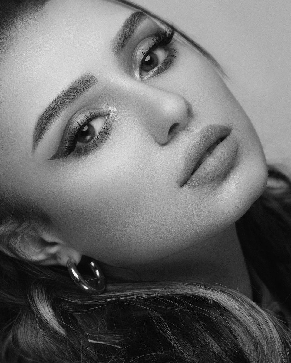 صباحٌ مُجَهد الحنين
 مِن بقايا ليلٍ شاق..