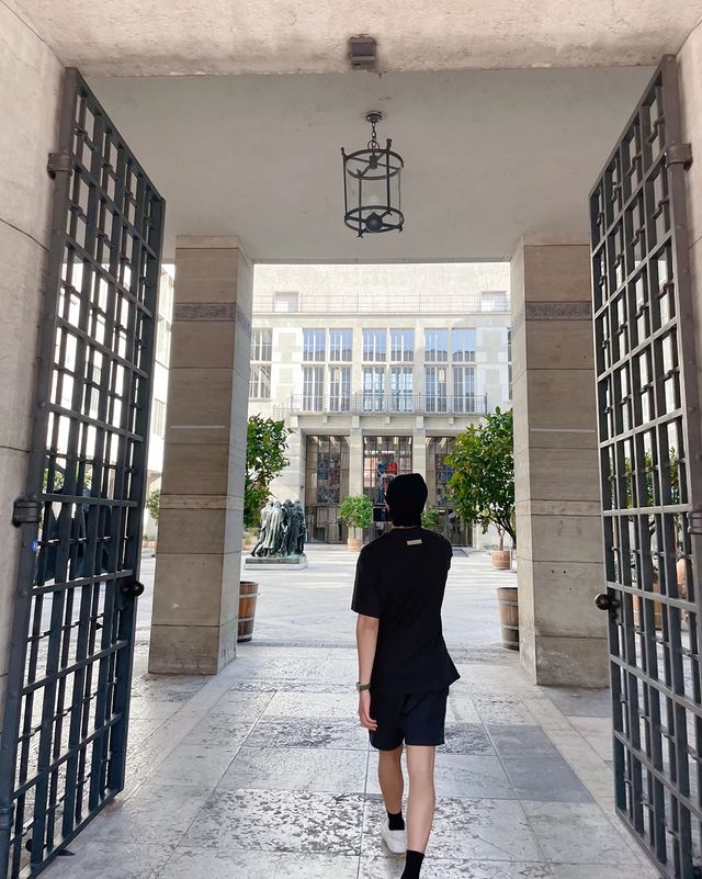 RM_Charts's tweet photo. 📸 24062022 | IG @/rkive NAMJOON (@BTS_twt) 

"Tengo la sensación de que todos están de pie detrás de mí mirando en el trabajo".

Pablo Picasso, 1963 https://t.co/d43od9aUko