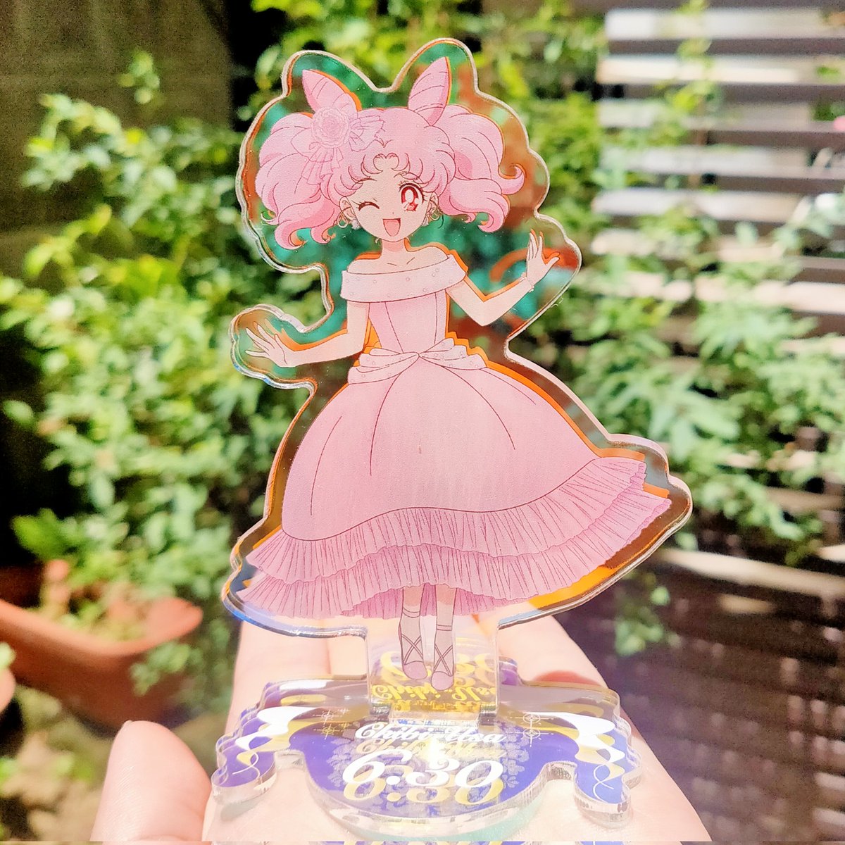 sa_futuremoon's tweet photo. オーロラアクスタ届いた❤️
こりゃ可愛い🙈🙈❤️
絶妙な透け感×オーロラ✨
満足感あるサイズ😊
(思いっきり庭感溢れる写真だけど透け感伝えたいの許して)
#セーラームーン #Eflower https://t.co/t6KvPGO2ab