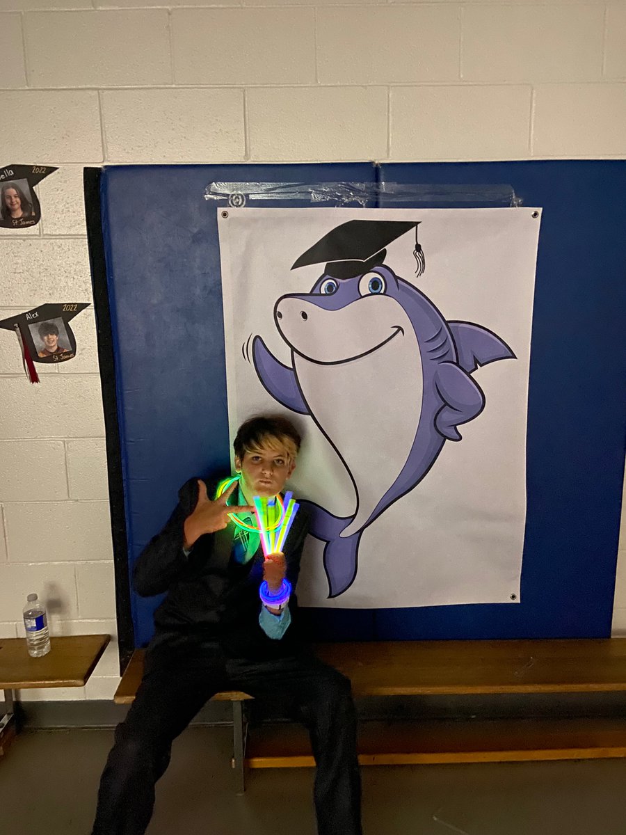 StJamesPCouncil's tweet photo. Today was the grade 6 leaving ceremony, followed by their dance! @StJamesOCSB https://t.co/KJReowoqUf