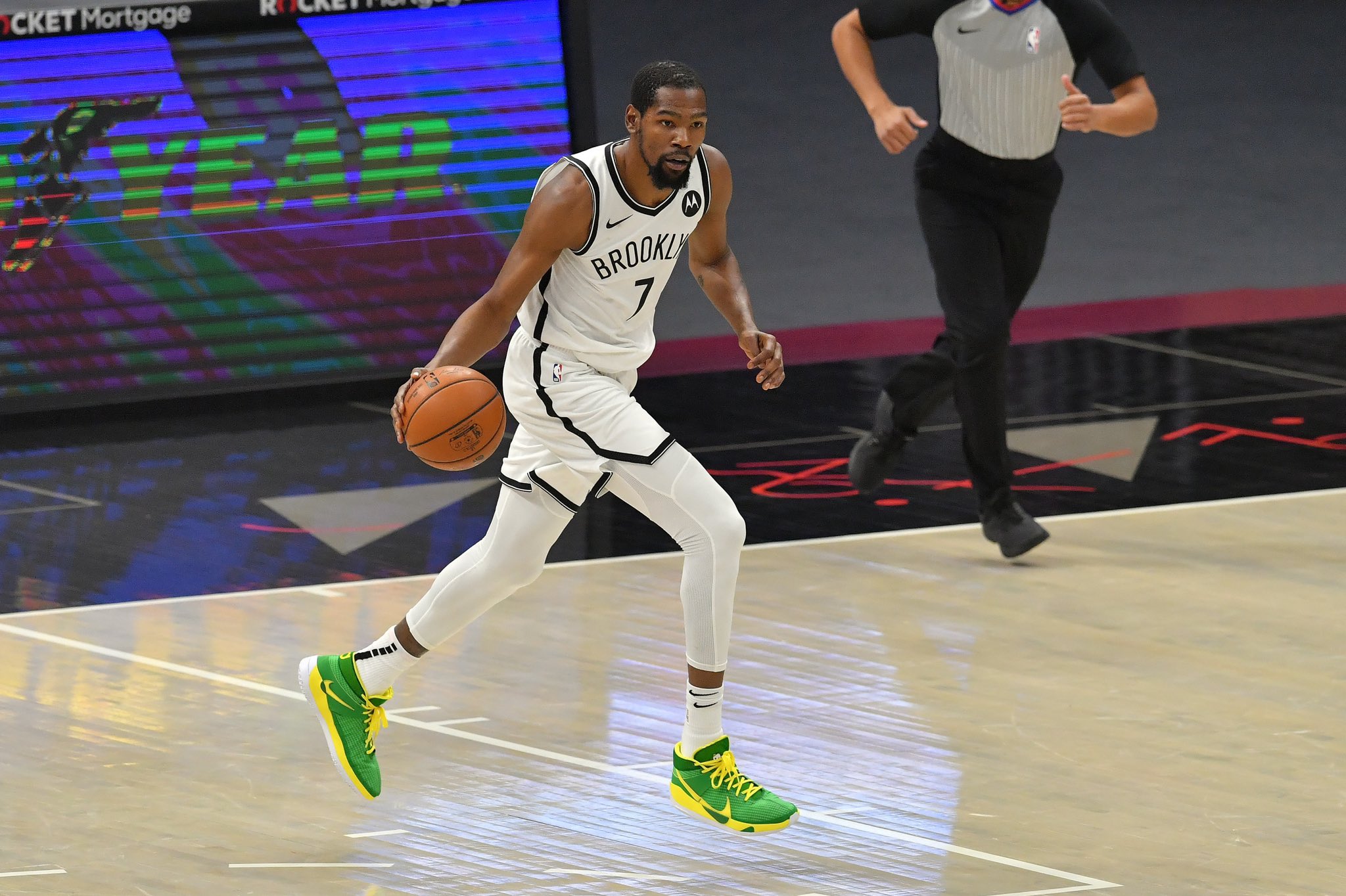 Kevin Durant decides to leave Brooklyn