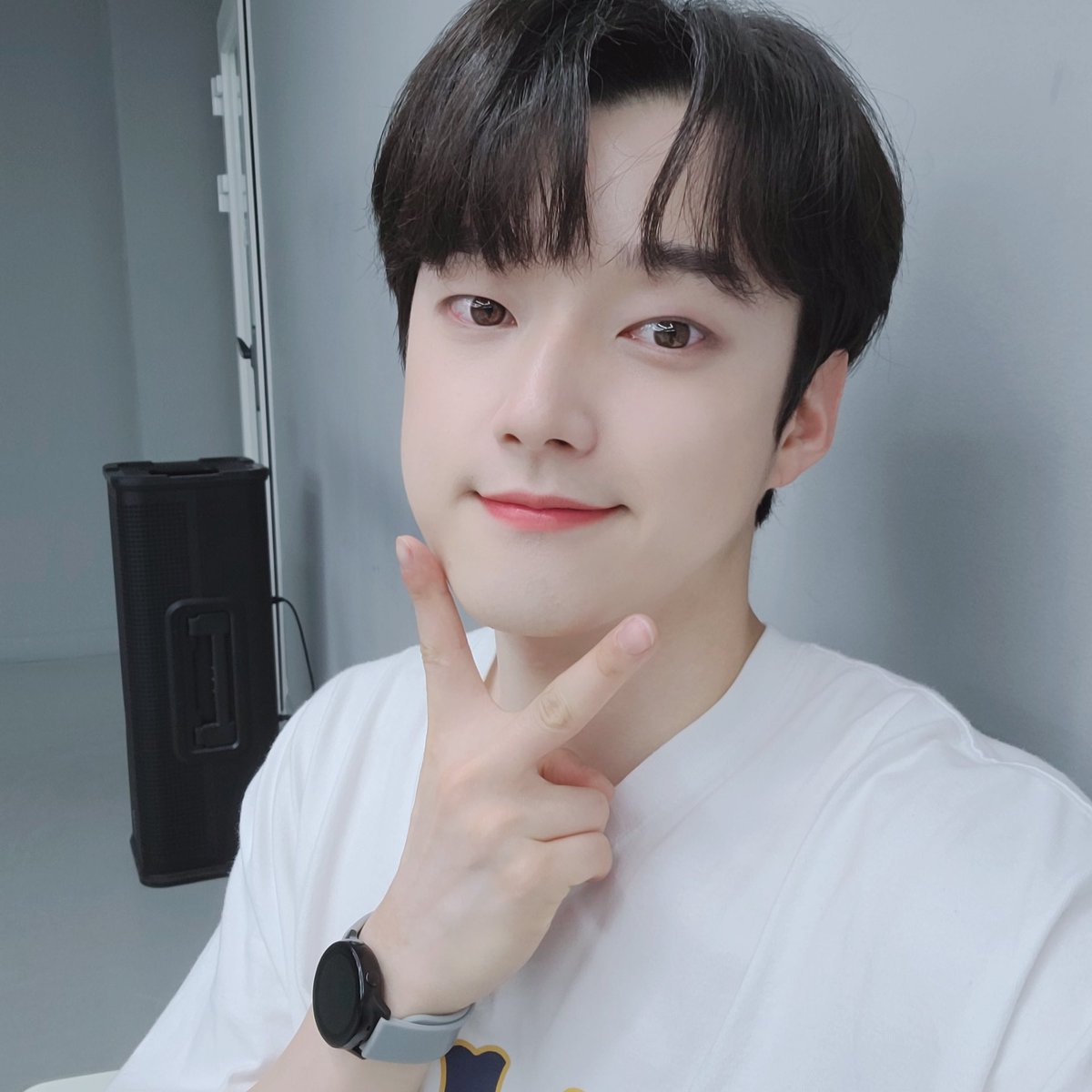 AIMERS_members's tweet photo. [ #은준 ]

대학생들이여 종강을 즐기라
유후~!~!~! 
(다른 분들은 주말을 즐겨라~!~!)

#B3o1z #EUNJUN #Trainees_at_B301 https://t.co/JmV4vUddH6