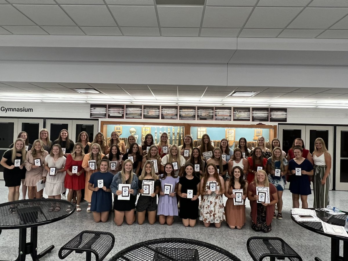 SCAIndiana's tweet photo. Great night for the 2022 Indiana Softball North/South Softball Banquet!! Congrats to all 42 ladies who made the all star team. Also congrats to Westfields Brian Revercomb for winning the 2022 Service Award! https://t.co/gBi8AYEb84