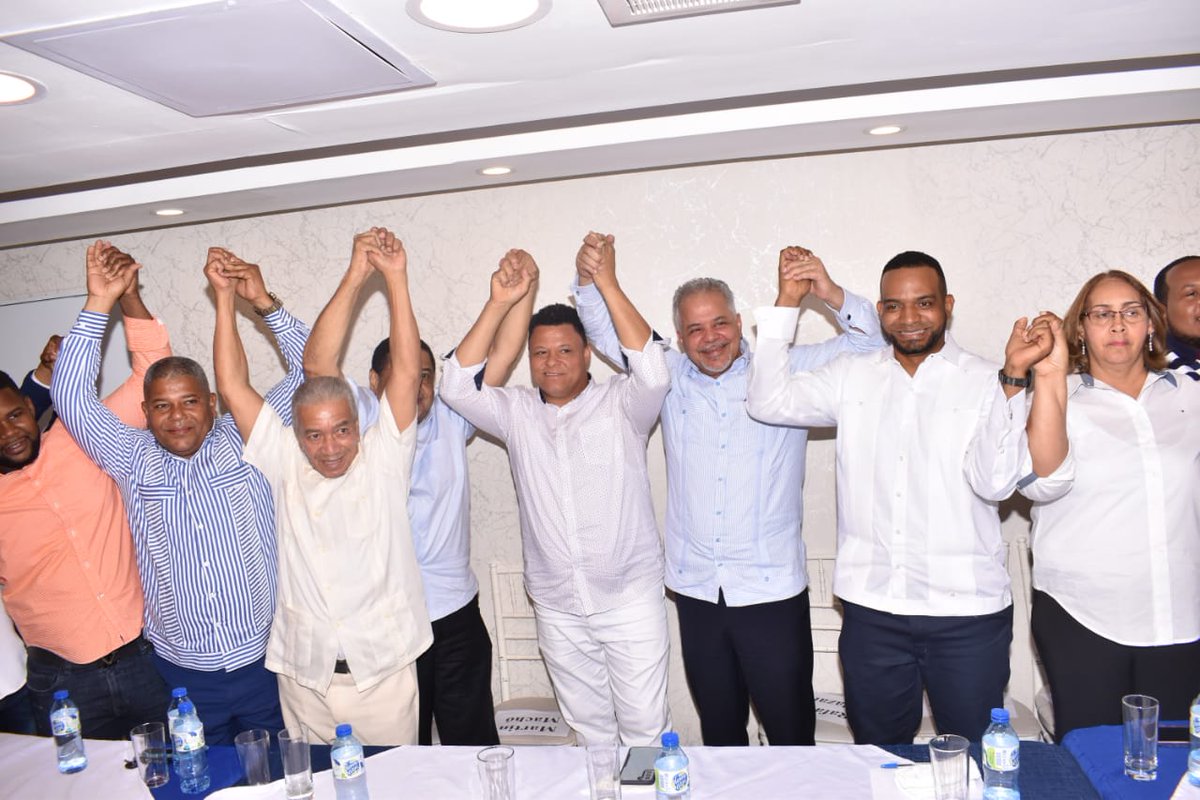 Gracias al joven Alexander Pérez, ex-aspirante a diputado del PLD por integrarse a trabajar y hacer carrera política con el PRM y el gobierno del cambio que encabeza nuestro presidente <a href="/luisabinader/">Luis Abinader</a> <a href="/gustavolaras1/">Gustavo Lara Salazar</a> <a href="/JosePaliza/">Jose Paliza</a> <a href="/CarolinaMejiaG/">CarolinaMejiaG</a> <a href="/fructuoso_dipre/">José Fructuoso Dipré</a> <a href="/Antoniorosariop/">Antonio Rosario Pimentel</a>