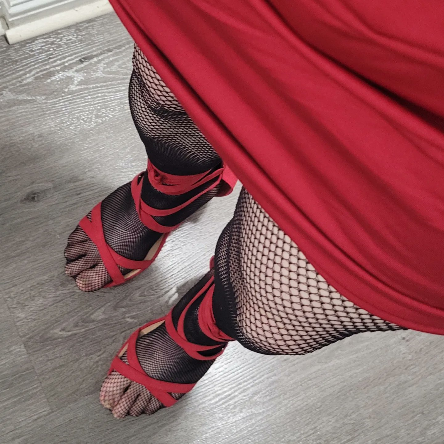2 pic. Lady in red 😊💅 👠💃 #PrideMonth #crossdresser #crossdressed #crossdress #crossdressing #xdresser #xdressing #xdress #mtftransition #skirt #heels #nails #lingerie https://t.co/WMsLkpDmbO