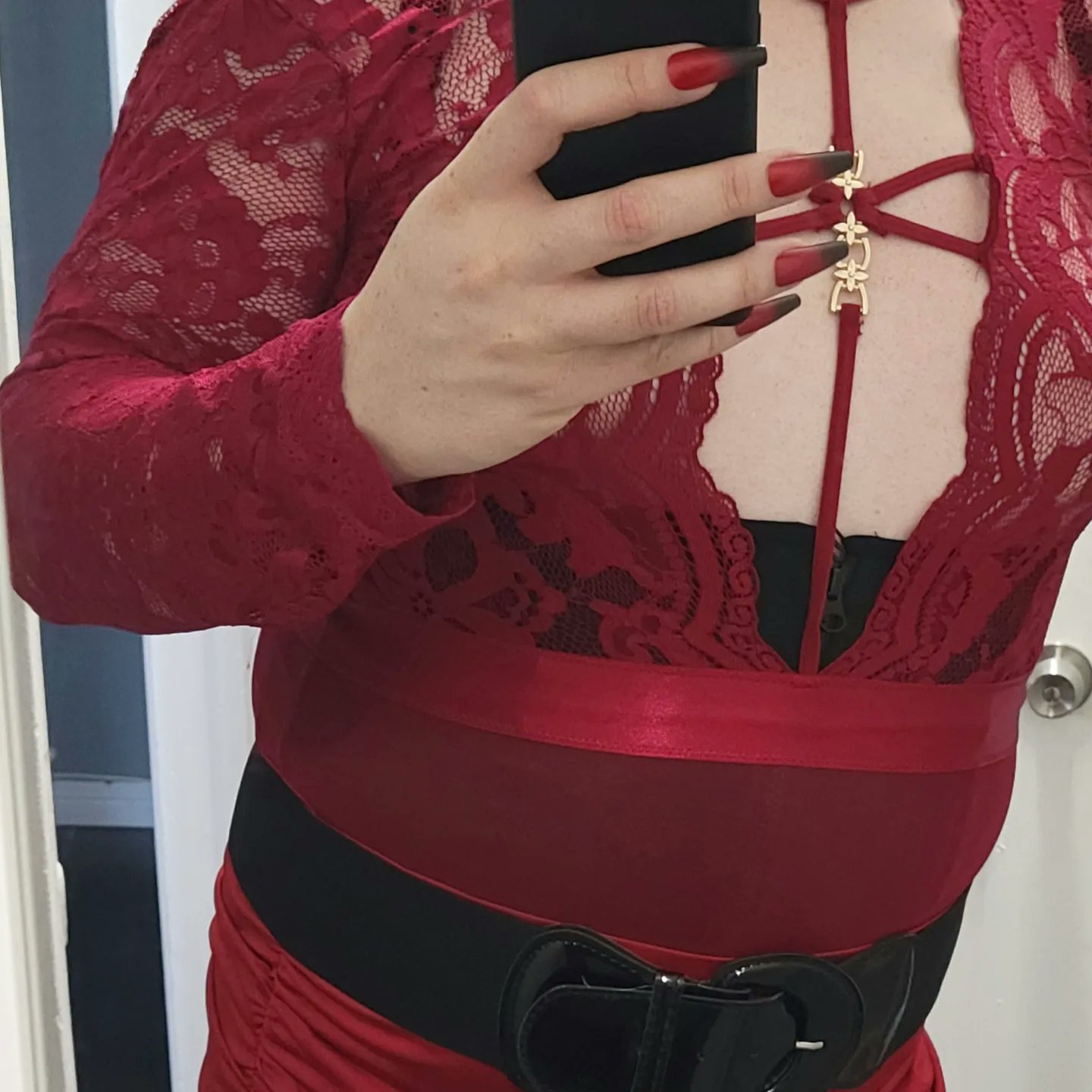1 pic. Lady in red 😊💅 👠💃 #PrideMonth #crossdresser #crossdressed #crossdress #crossdressing #xdresser #xdressing #xdress #mtftransition #skirt #heels #nails #lingerie https://t.co/WMsLkpDmbO