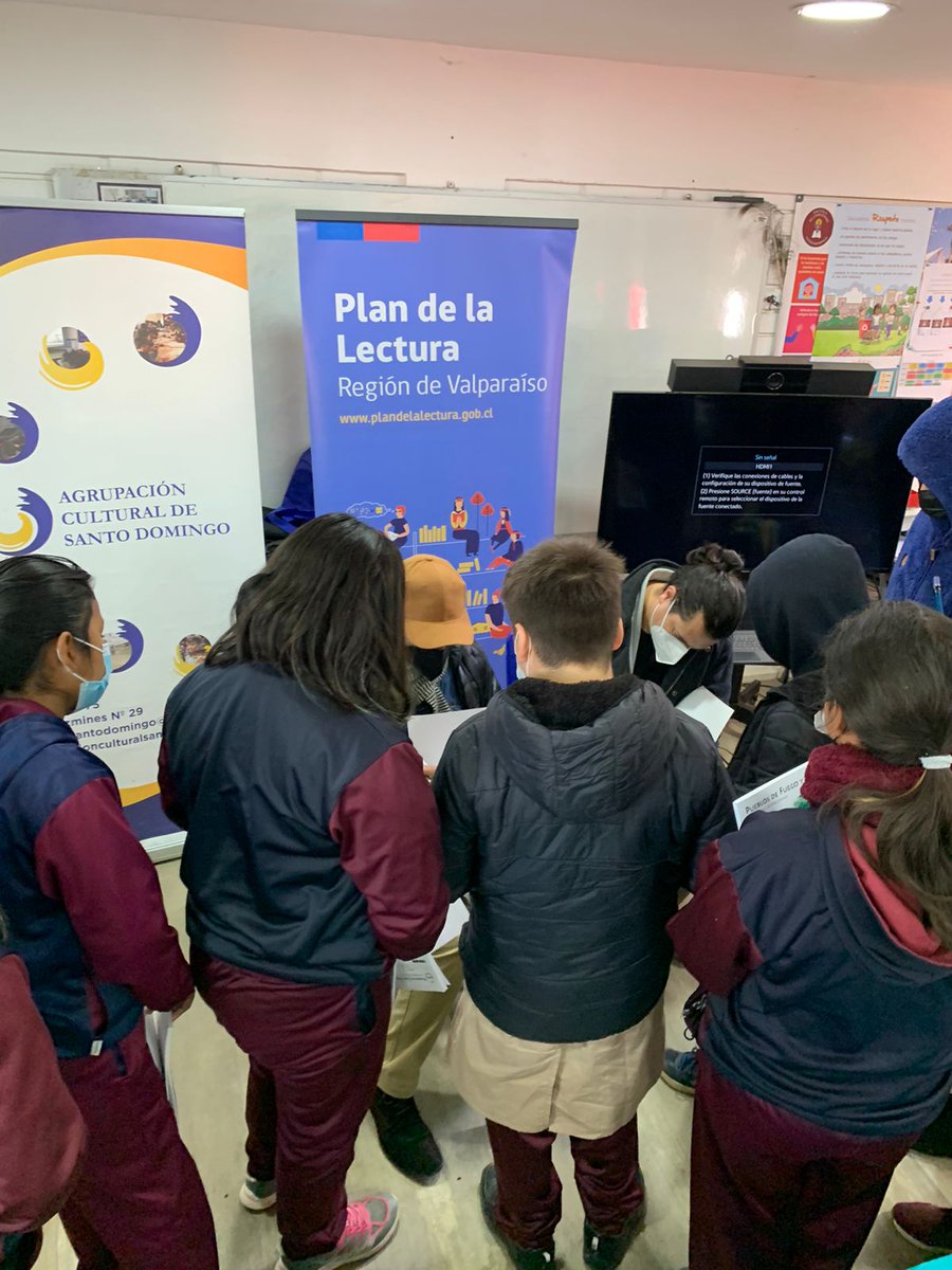 Esc_ElConvento's tweet photo. Hoy finalizó la actividad "Diálogos en movimiento" iniciativa del Plan Nacional de Lectura. En estas 3 sesiones, niños y niñas de 6to básico, exploraron, analizaron y vivenciaron el libro RA (realidad aumentada) "Pueblos de Fuego y Mar". @culturasvalpo  @ALSURREAL https://t.co/4E9IQEEtQL
