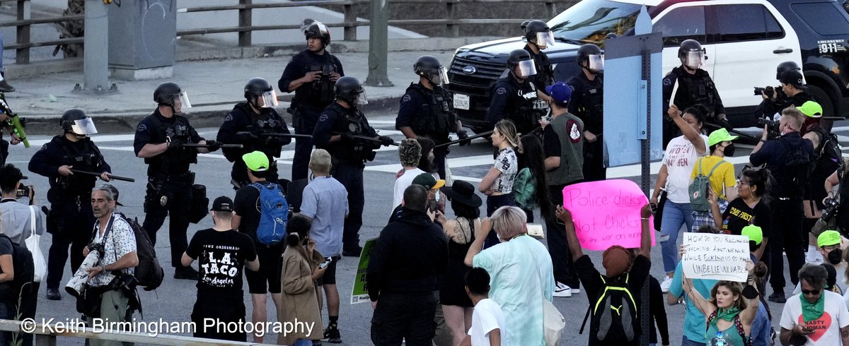 photowkb's tweet photo. Activists protest along Broadway after the supreme court overturned Roe vs. Wade, eliminating women’s right to abortion after almost 50 years in Los Angeles. #RoeVsWade #RoeVWade #RoeOverturned #RoeVWadeprotest #hollywood #foutaintheatre #scotus #lapd https://t.co/P2Hk92YJnh