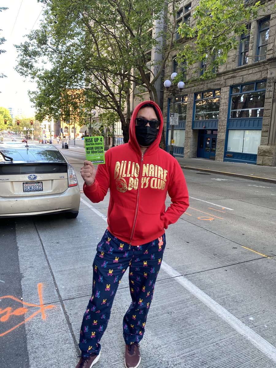 choeshow's tweet photo. OUTTED:  Antifa lunatics keep coming after me. They’re just trying to break stuff now for the hell of it. They don’t care about women’s rights. Anyway, thought I could blend in today with @bbcicecream @psychoBunny gear. 😂Taking another break. Hoping to rejoin #RoeVsWade march. https://t.co/PfTV78sYh5