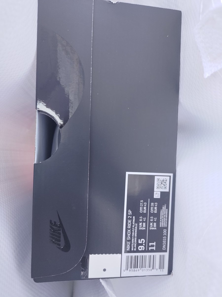 Jd_x105's tweet photo. 現場でsupreme Shoxゴッテム!
灼熱なんで帰宅しますw
#supreme #nike #shoxride2 https://t.co/cyGGblsCsn