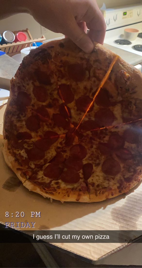 Kylelongstroke's tweet photo. @dominos Why is my pizza not cut? #INeedAnswers https://t.co/WsP0gSwgnV