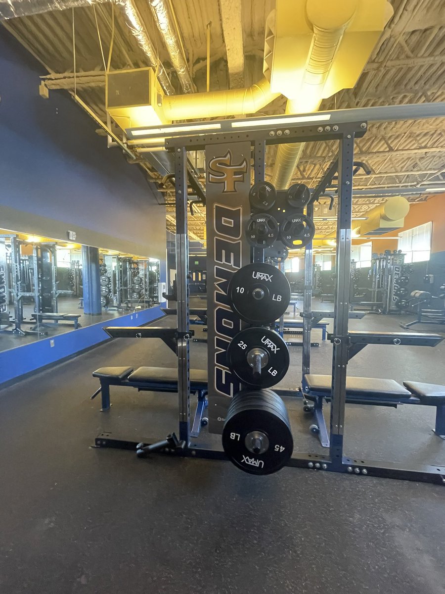 demons_football's tweet photo. New weight room equipment is in. We will continue to ATTACK THE BAR so the work we put in won’t change! Now all of our athletes and coaches have more tools to use. Thank you to @SFPSdistrict @SFPS_ATHLETICS for investing in our student athletes. #WTD @SamsonEquipment https://t.co/Y6DdeKt9RK