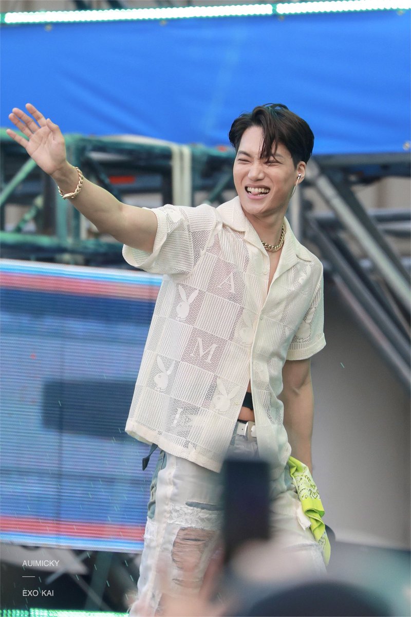 AUIMICKY's tweet photo. 220624 waterbomb 
He looks so fine 😍🫶🏻

 #카이 #KAI #EXO @weareoneEXO https://t.co/4c1scHqtfI