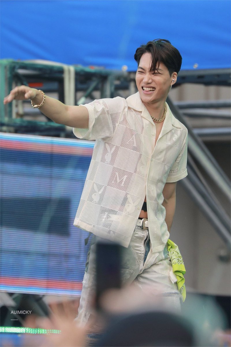 AUIMICKY's tweet photo. 220624 waterbomb 
He looks so fine 😍🫶🏻

 #카이 #KAI #EXO @weareoneEXO https://t.co/4c1scHqtfI