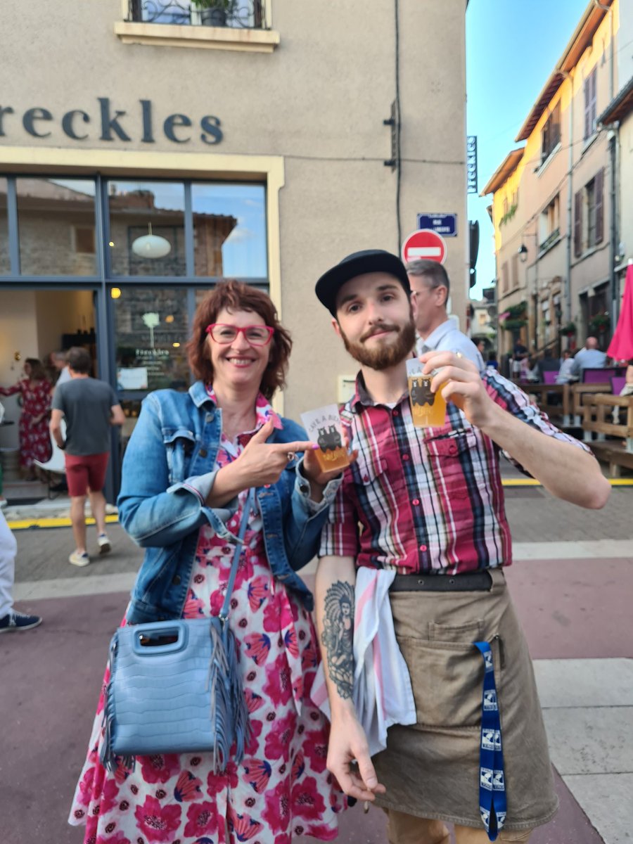marymillet69's tweet photo. Pour démarrer une journée bien remplie, quoi de mieux que de belles images de notre #guinguette d'hier soir @st_genis_laval . Un beau moment de partage et de convivialité dans la rue de la liberté pietonnisée ! Bonne journée !  #creerdulien https://t.co/VZkDH7TdmB