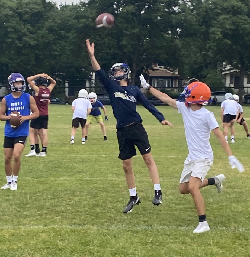 It was a great first day for our passing and lineman academies in Minnesota. The weather was nice and hot, but that didn’t stop our campers from starting out strong! Day 2 tomorrow is when the real work begins!
#sifootballcamps #trainwiththebest https://t.co/5hSl0p0KxG