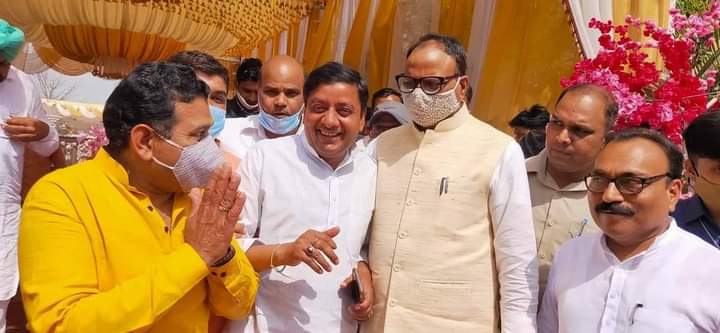 jayprakash723's tweet photo. उत्तर प्रदेश सरकार में उपमुख्यमंत्री मा0 @brajeshpathakup जी को जन्मदिन की हार्दिक शुभकामनाएं एवं बहुत-बहुत बधाई भगवान भोलेनाथ का आशीर्वाद आप पर सदैव बना रहे ,@naqvimukhtar #BrajeshPathakBjp  #KeshavPrasadMaurya  #swatantrdevsingh  #sunilbansal  #mohitbeniwalbjp  #karmveersingh https://t.co/uh2MVG71ZN