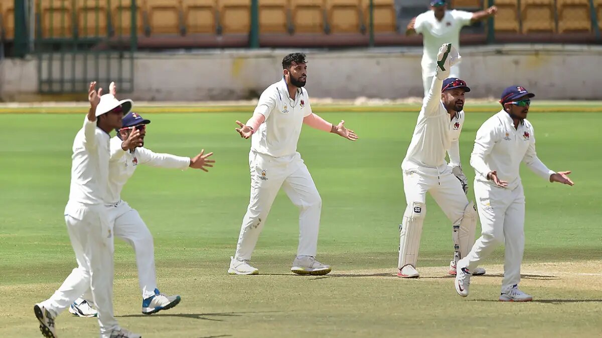 Outlookindia's tweet photo. #PhotoGallery | #MadhyaPradesh are in complete control against #Mumbai at the end of Day 3 after centuries from overnight batters #YashDubey and #ShubhamSharma at M Chinnaswamy Stadium in #Bengaluru on #Friday.  

#Cricket #RanjiTrophyFinal

https://t.co/1dAwudfSWO https://t.co/FXhz3nKdrs