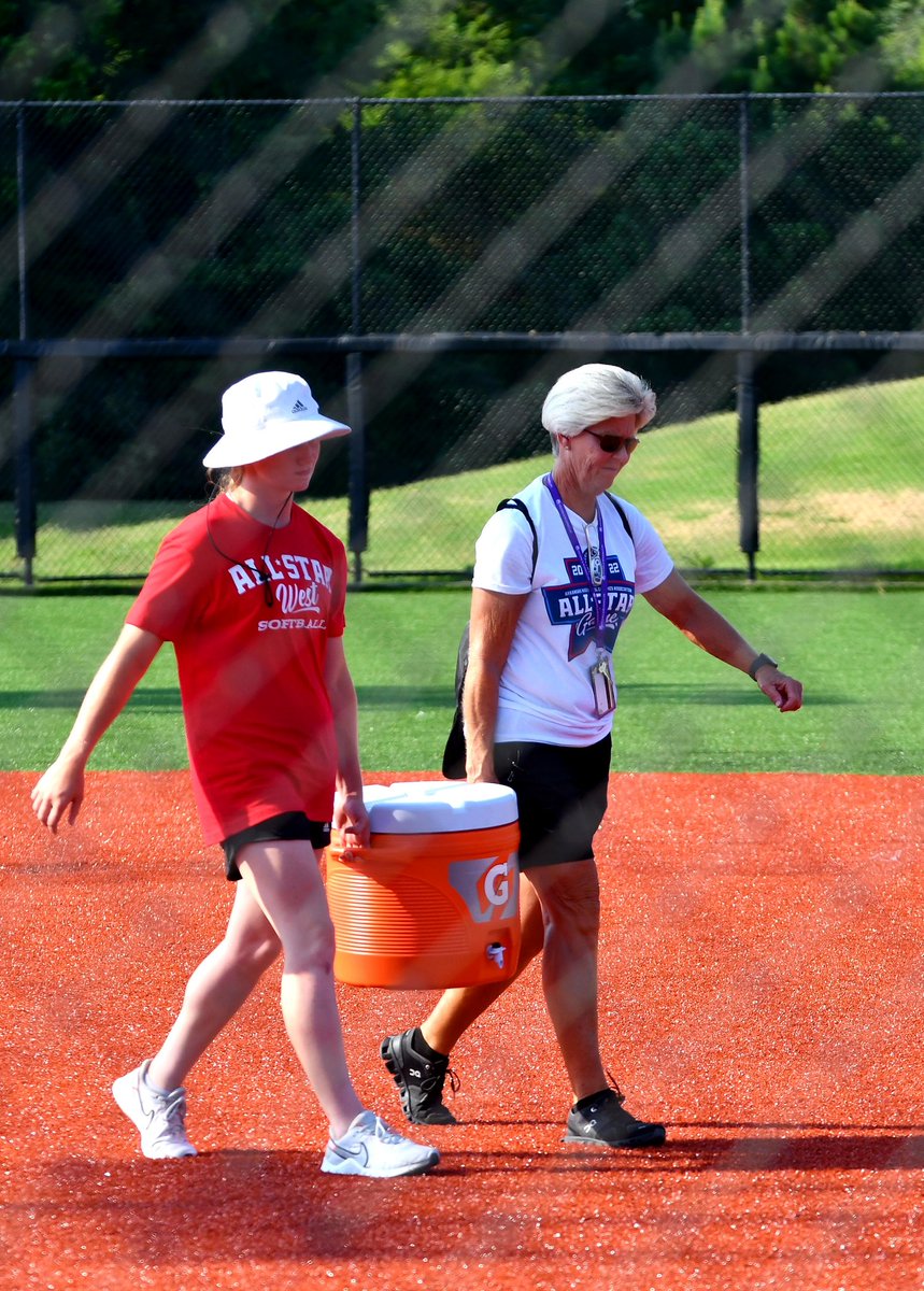 LexiFranklin11's tweet photo. Had a blast at All State being team manager for Team West! Enjoyed the experience and making new friends! Good luck to all the committed girls on your first season of college softball!! @BrookeTurner150  @BoonevilleLady1 @18uVisionElite https://t.co/IekONa6Y1D