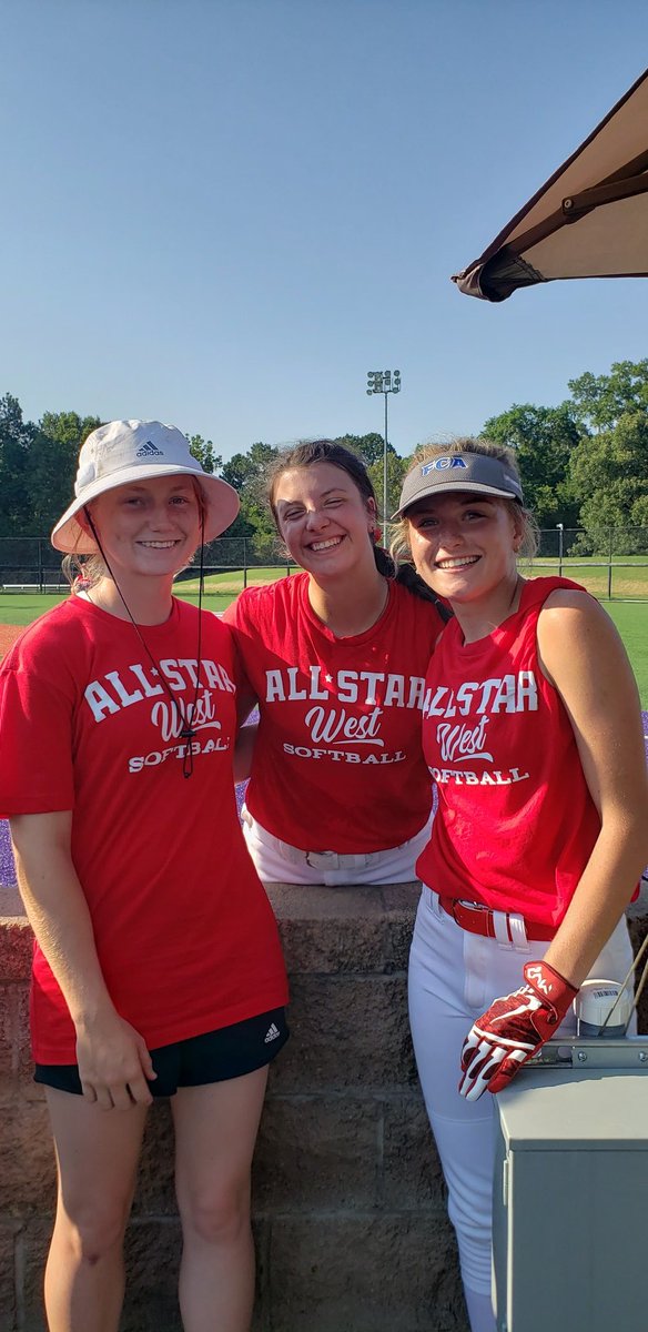 LexiFranklin11's tweet photo. Had a blast at All State being team manager for Team West! Enjoyed the experience and making new friends! Good luck to all the committed girls on your first season of college softball!! @BrookeTurner150  @BoonevilleLady1 @18uVisionElite https://t.co/IekONa6Y1D