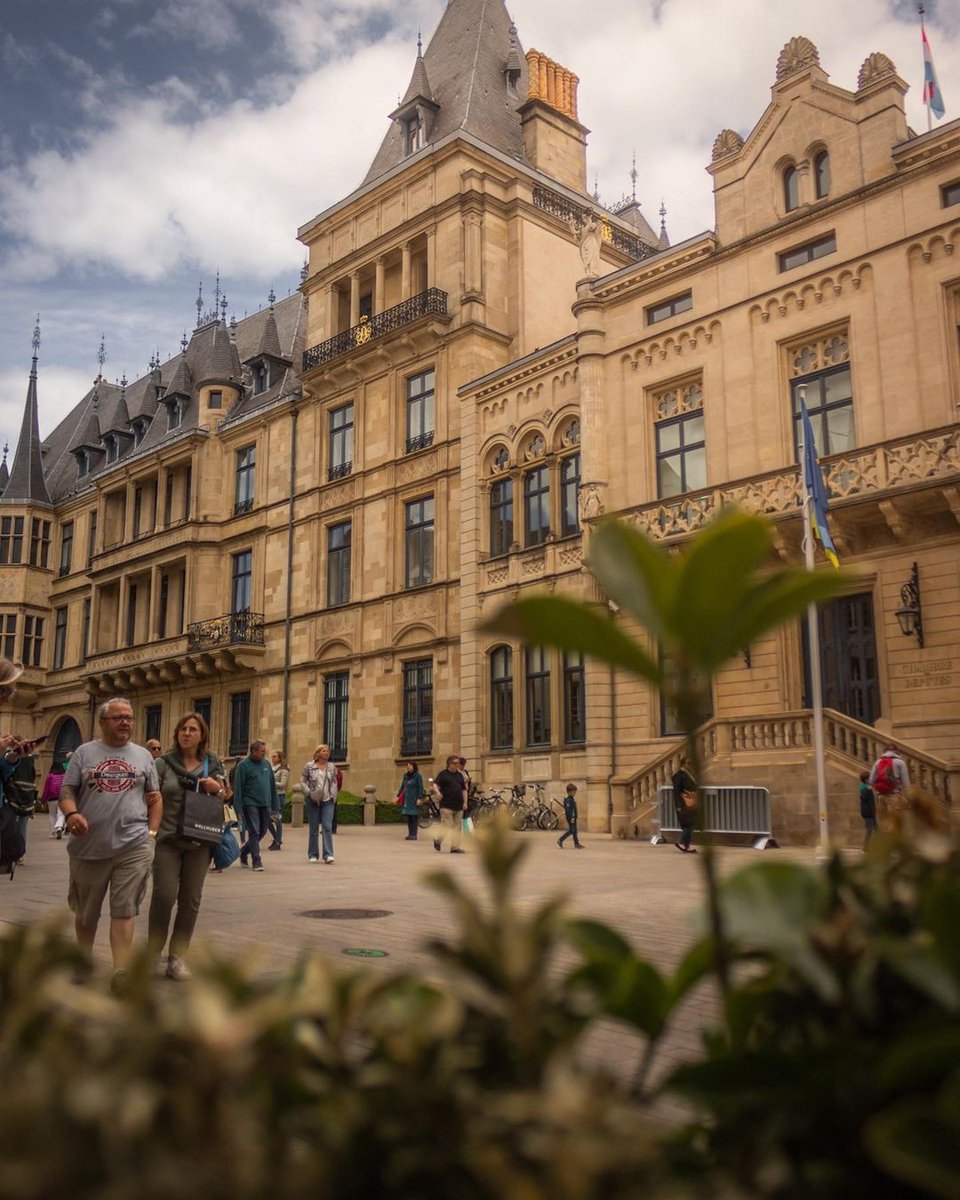 oltraveller's tweet photo. #OTHallofFrame | "Wandering around the colourful buildings of Luxembourg." 

📸: @RamyaBalkur

Use OTHallofFrame to get featured on our #Instagram 

#visitluxembourg #luxembourg #ngtuk #yourshotphotographer #travel #travelphotography https://t.co/uI7CJuUIPG