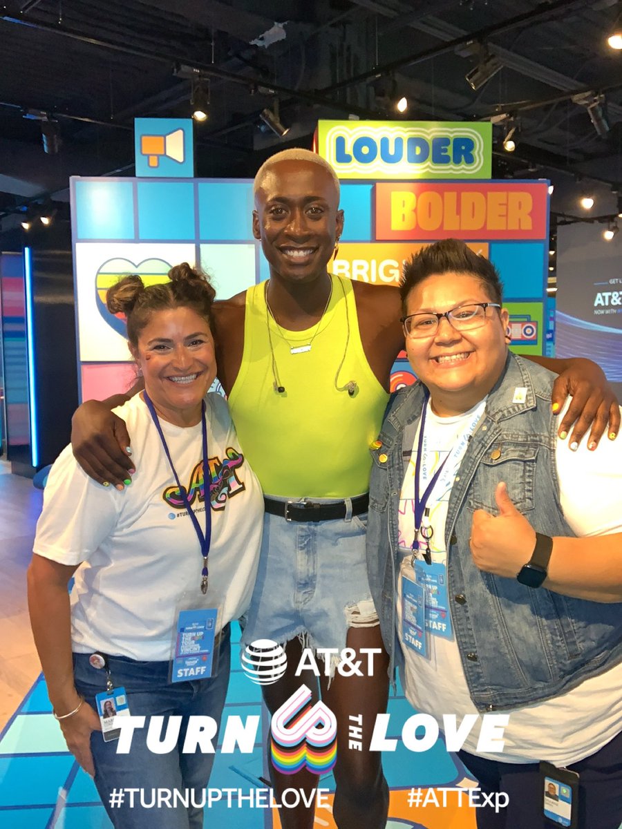 Had a blast celebrating Pride Week 🏳️‍🌈Love this photo-booth @ATTExpDallas took so many great photos with friends & met @VINCINT_ #TurnUpTheLove #ATTExp @NTX_Market @ATTDistrict @CaseySmith_NTX @NTX_AprilR