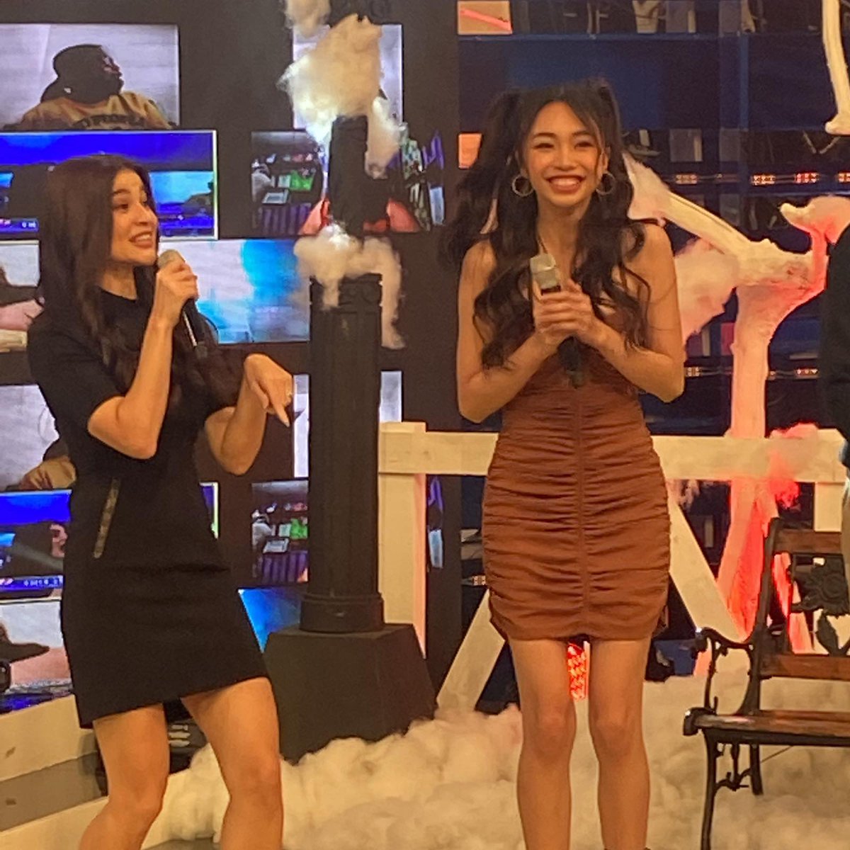 itsShowtimeNa's tweet photo. #ShowtimeAyosDito Sabado all smiles kasama sina Anne Curtis at Maymay Entrata https://t.co/u26DR1U7Gk