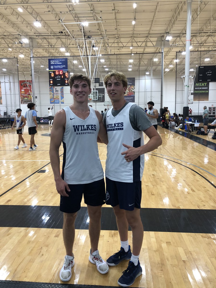 kstover90's tweet photo. Cool night at the Nook as @StoverKoe played with good friend Joey Zvorsky who played at Cedar Cliff HS/now Wilkes Univ. and also had to guard youth basketball buddy Michael Dickson who went to Dallastown HS/now Mansfield Univ. Excellent ballers!🏀🔥.@joey_zvorsky @P_Blackburn43 https://t.co/SLFUPTM7IF
