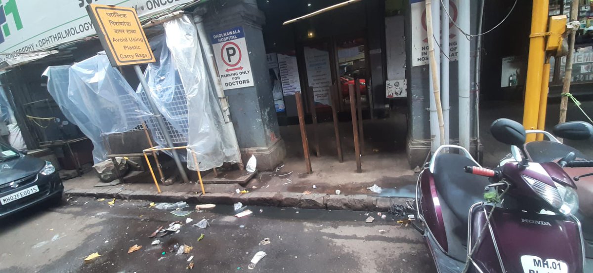 dholkawala13's tweet photo. CORONA K SAMAY MAI JINA HOSPITAL WALO NE KAAM KIYA HAI UTNA SHAYAD HI KISI OR NE KIYA HOGA ISKE BADLE HOSPITAL WALO KO YEH MILA OVERFLOW GUTTER YEH @mybmc @MCGM_BMC SE BHI NAI REPAIR HO RAHA HAI @mybmcPHD https://t.co/vQHnJ5z1W5