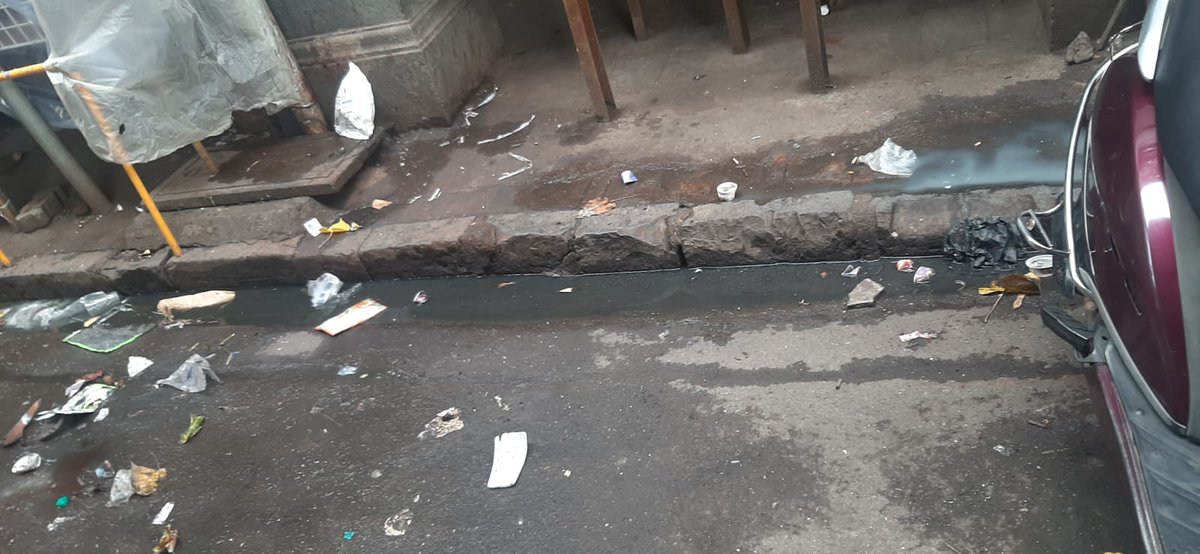 dholkawala13's tweet photo. CORONA K SAMAY MAI JINA HOSPITAL WALO NE KAAM KIYA HAI UTNA SHAYAD HI KISI OR NE KIYA HOGA ISKE BADLE HOSPITAL WALO KO YEH MILA OVERFLOW GUTTER YEH @mybmc @MCGM_BMC SE BHI NAI REPAIR HO RAHA HAI @mybmcPHD https://t.co/vQHnJ5z1W5