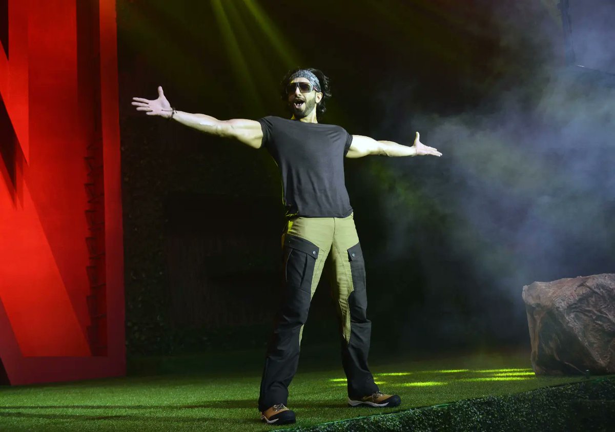 sheltemilind's tweet photo. @RanveerOfficial #ranveervswildwithbeargrylls #netflix #bollyoowd https://t.co/8PYKbT8vNX