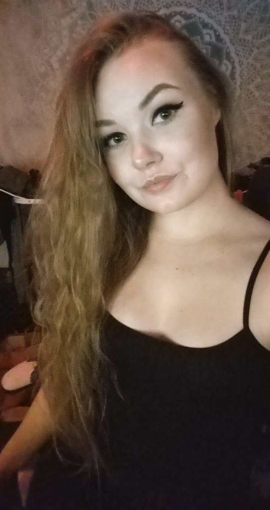 Miss Banana on Twitter: "Happy midsummer!🌼🌻🌹🌸🥰 https://t.co/1x63AcL6y3