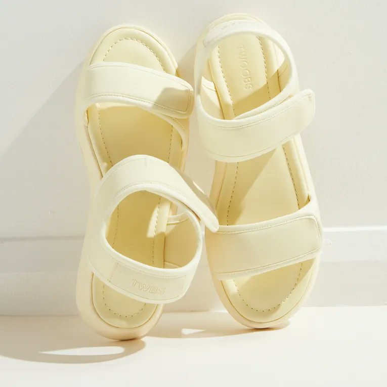 twoobsxx's tweet photo. Everything is better with (vegan) butter. Especially outfits with butter TWOOBS. 🧈 https://t.co/rALM6Lq79l