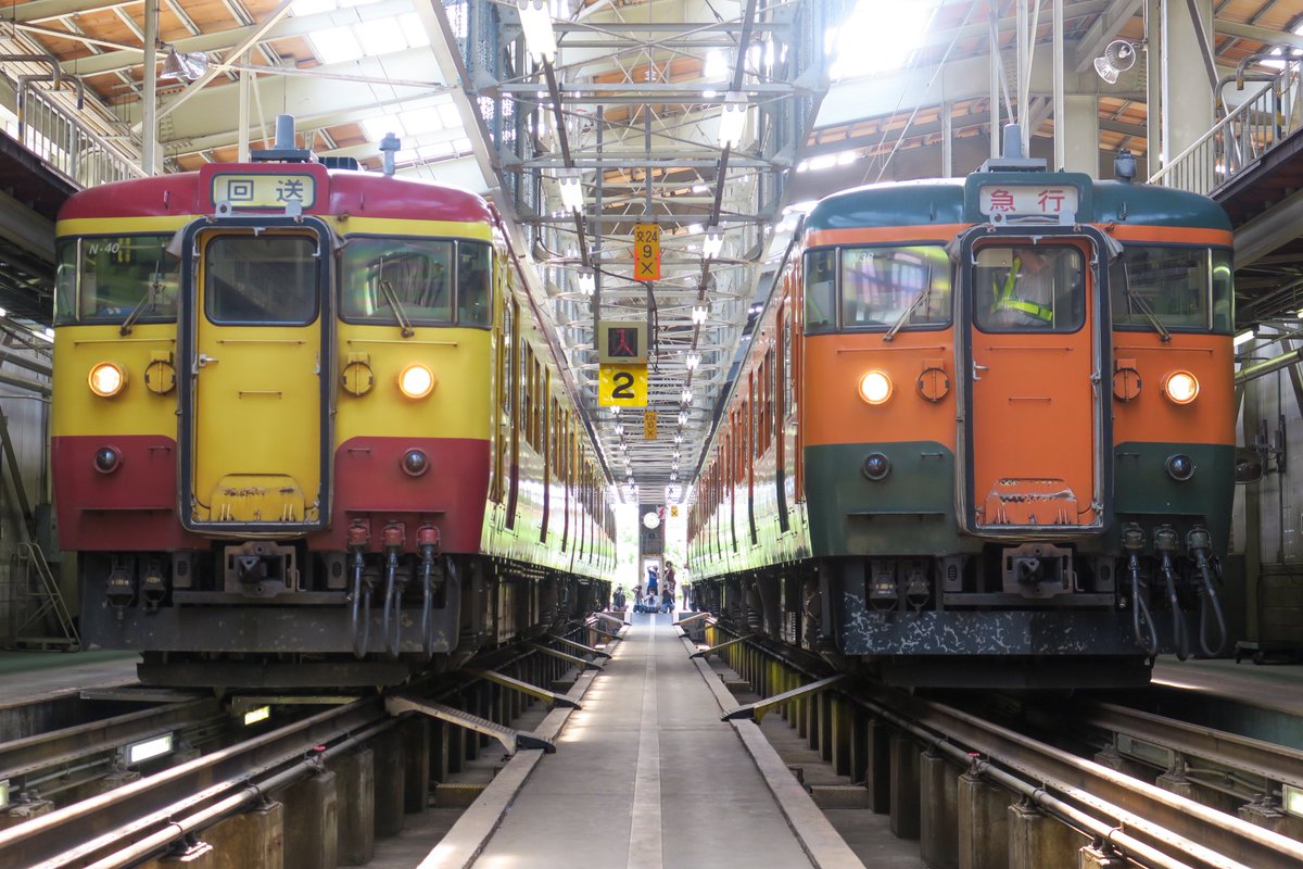 tsuchi_tetsu's tweet photo. 「115系タイムスリップ撮影会in新潟車両センター」へ行ってきました!
一部編成の解体が始まる中、N38編成とN40編成を並べて撮影できるのはとても貴重な機会。
N40編成の70系さよならのHMが似合っててかっこよかった!
今回もあっという間。楽しかった!
#115系
#新潟車両センター
#N38
#N40 https://t.co/KupV4d7UEd