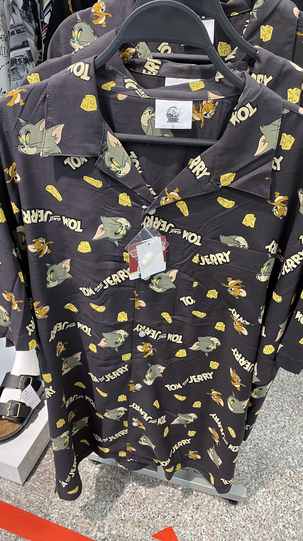 Kaoru そういや さっきしまむらに行ったら 可愛いシャツ発見した トム ジェリーのアロハシャツ メンズもんやけど T Co Empecoeeon Twitter