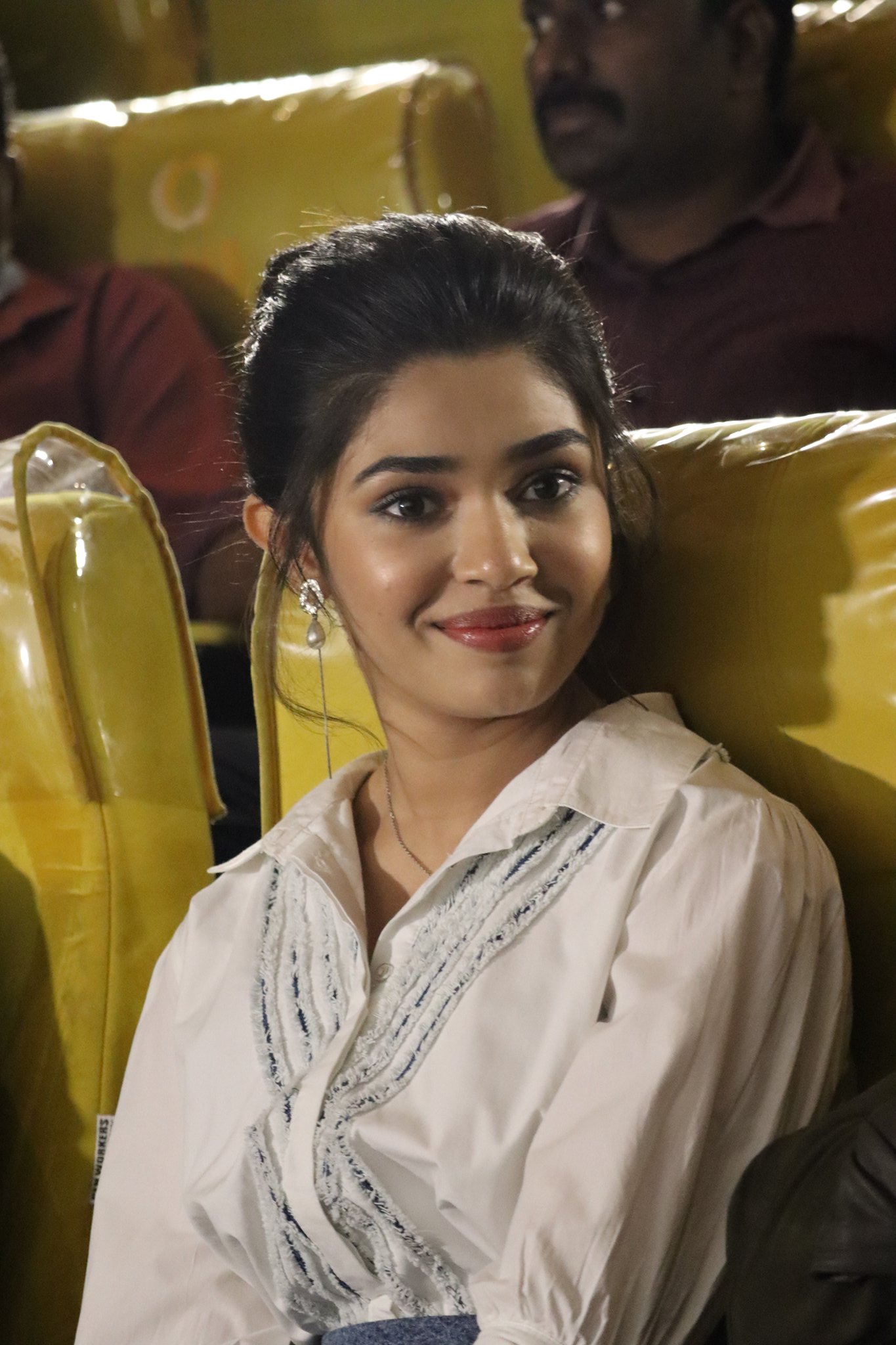 Image Hot Heroine Krithi Shetty in sleeveless Saree