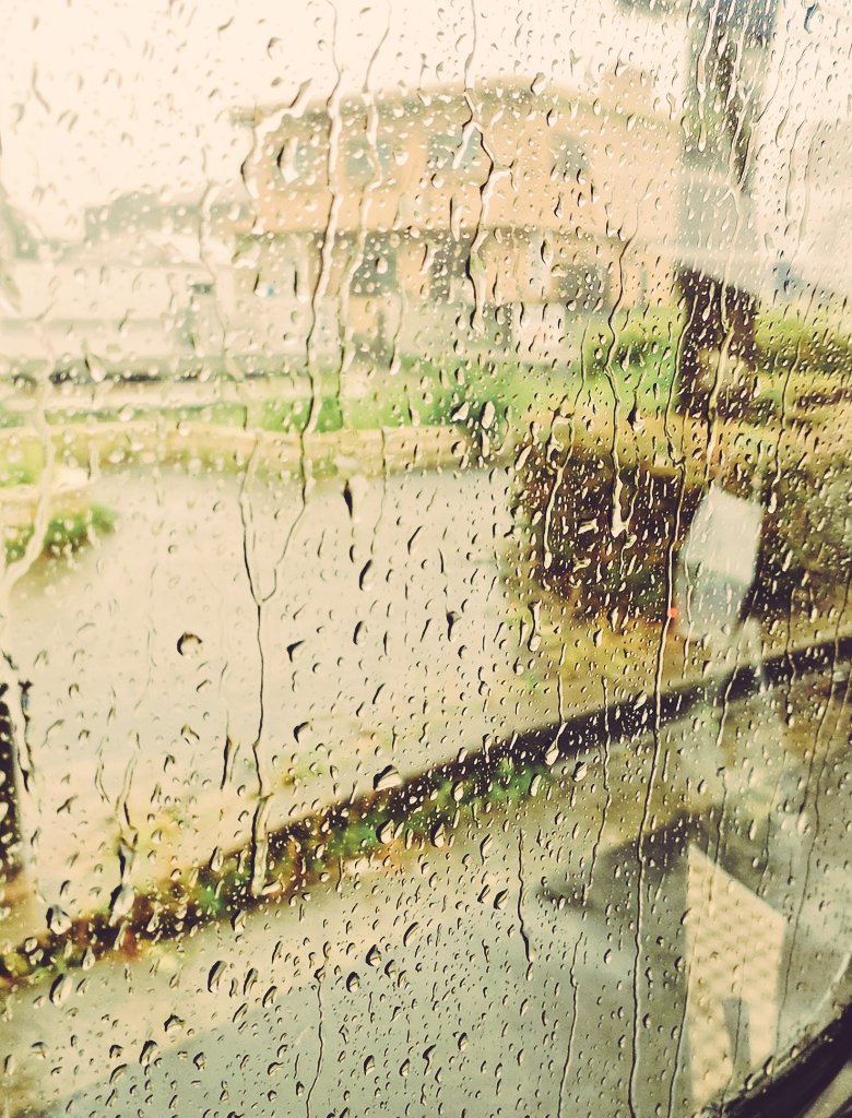 あめとかぜとかみなりすごい