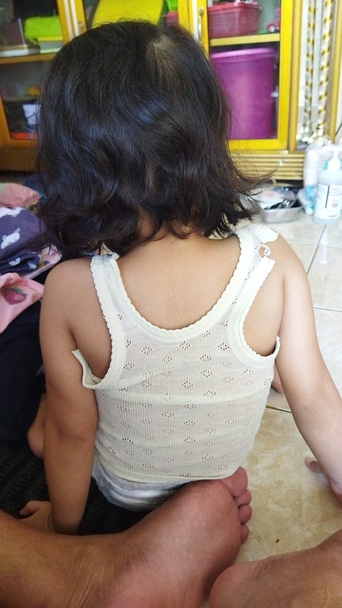 Omeko1987's tweet photo. Kalo udara panas Lepasin baju lo #Lepasin https://t.co/0GYvcyaYkc