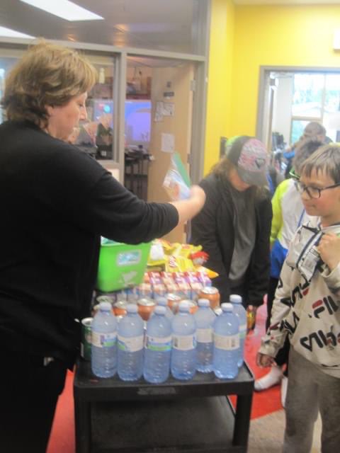 VulcanPrairiev1's tweet photo. Patrollers help students cross the street in all types of weather so they can swim in all type of weather too. We wrapped up the season with a pool party and lots of treats. https://t.co/rLvKbDe0q2