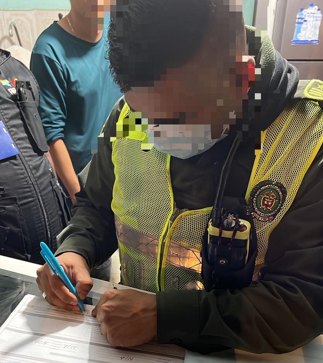 Atención | en el Barrio Manuela Beltrán de #Cali hallamos más de 2.800 unidades de cigarrillos 🚬 de contrabando en un establecimiento. Mediante el cumplimiento del Código Nacional de Policía se procedió a hacer el cierre inmediato del local. 

<a href="/GobValle/">Gobernación Valle del Cauca</a> 
<a href="/FNDCol/">FND - Federación Nacional de Departamentos</a>