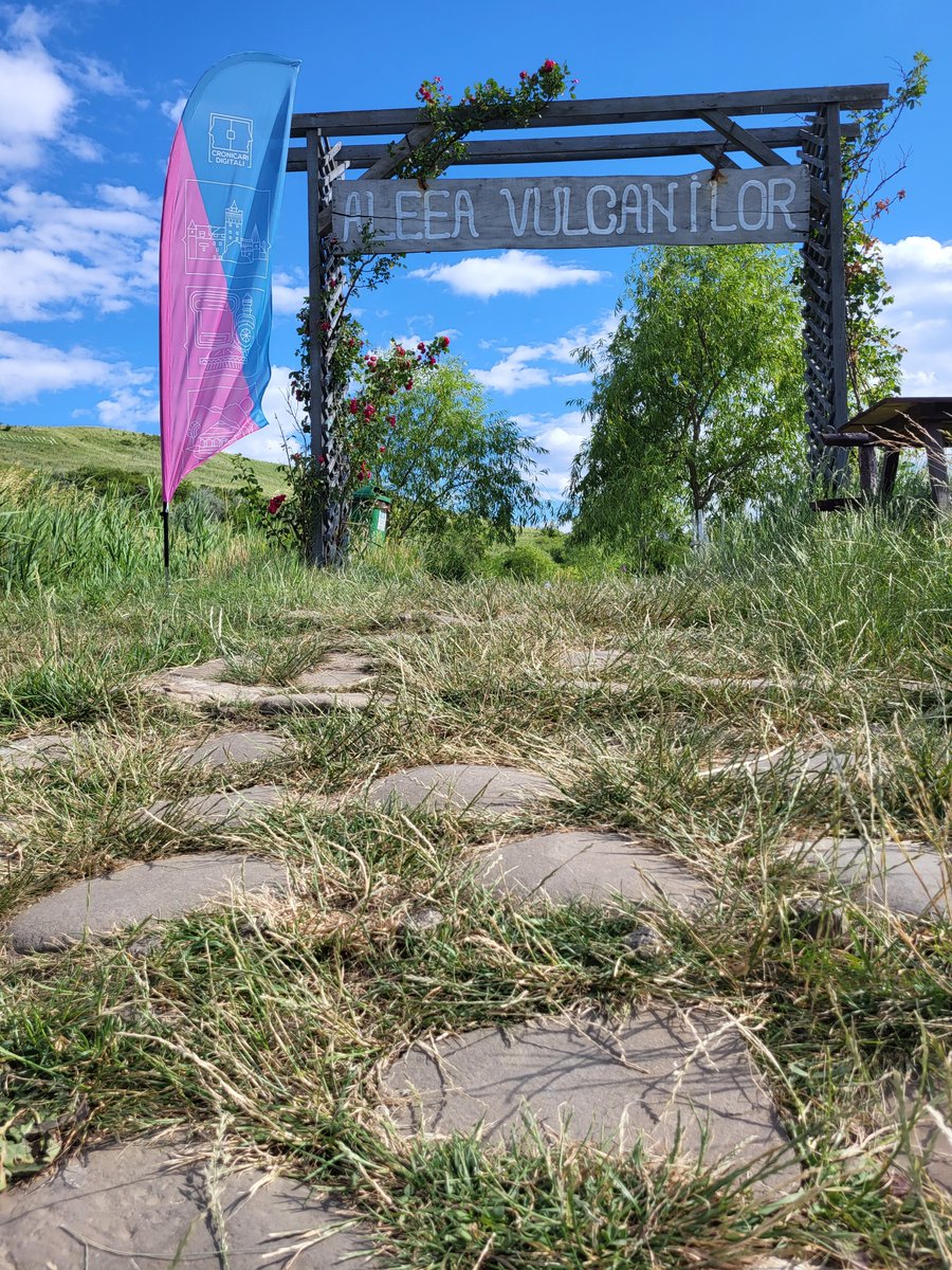 ZagaBrand's tweet photo. Vineri s-a dat startul în primul reality show în social media din România, in #TinutulBuzaului, creat de @ZagaBrand &amp; @Humart10  
 #CronicariDigitali https://t.co/FLUWVbolin