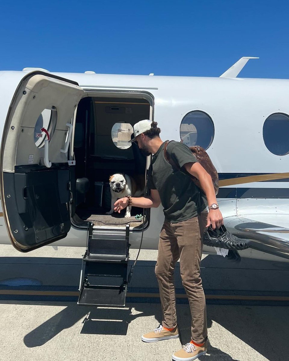 TheWarriorsTalk's tweet photo. Klay and Rocco on the PJ ✈️🐻

(via isthatlojack/IG) https://t.co/mu4pVeJjd8
