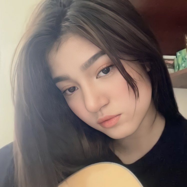 hppydbs's tweet photo. Tatlong MAXPEIN lang ang kilala ko.

•The author (Maxine Lat)
•Korean portrayer (Jung soo min)
•HIH series portrayer (Belle Mariano) https://t.co/M1cBayTuA8