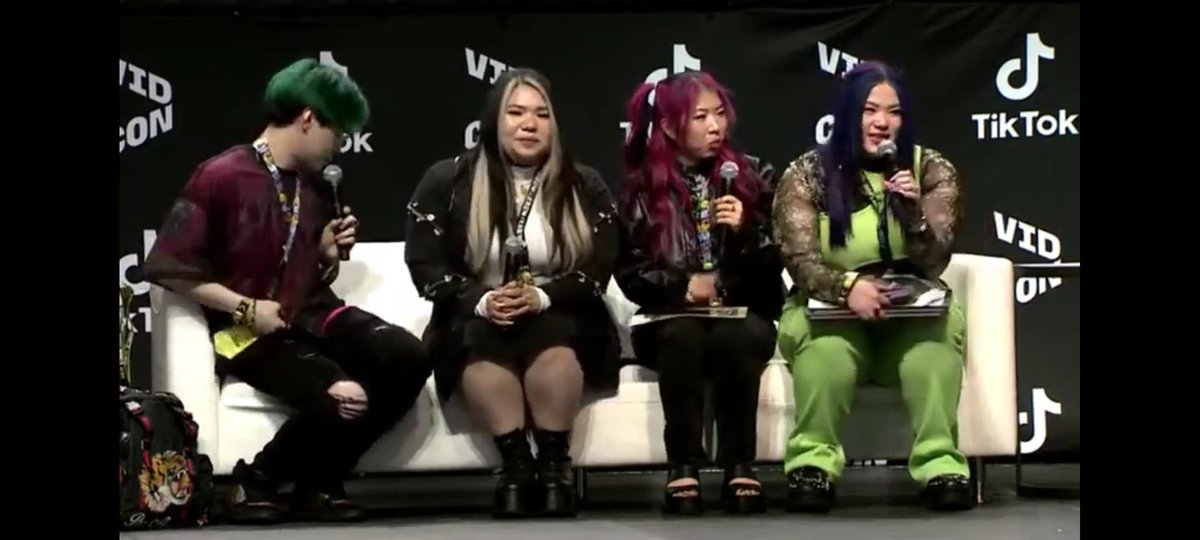Totallynotoskie's tweet photo. I'm so happy Guys Love you all <3
@RainbowsYT @GoldenGlare_ @ItsFunneh @Lunar3clispe @DraconiteDragon #Krew #krewtalks
I want to say again I love you all krew Stay safe ❤️ https://t.co/TV3ytr4hHW