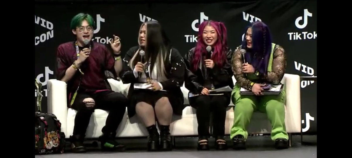 Totallynotoskie's tweet photo. I'm so happy Guys Love you all <3
@RainbowsYT @GoldenGlare_ @ItsFunneh @Lunar3clispe @DraconiteDragon #Krew #krewtalks
I want to say again I love you all krew Stay safe ❤️ https://t.co/TV3ytr4hHW