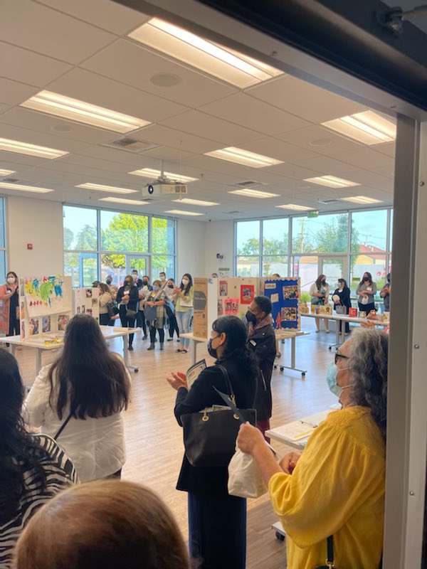 Together4NINOS's tweet photo. 💛✨A wonderful evening celebrating the closing of the ‘21-‘22 Dual Language Learners FCC & FFN Project! 240 families supported by 52 in-home educators w/ monthly parent cafecitos! Over 800 children received bilingual books! #Culture #Family #LanguageisaGIFT🎁 #Appreciation #Joy https://t.co/seLP4a0QER